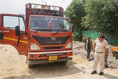Truck runs over pavement dwellers in Delhi